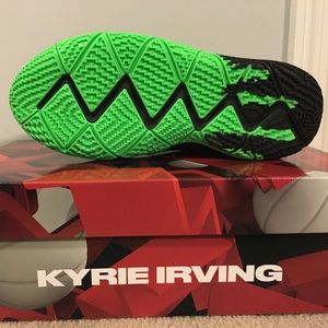 Kyrie 4 Nike Shoes
